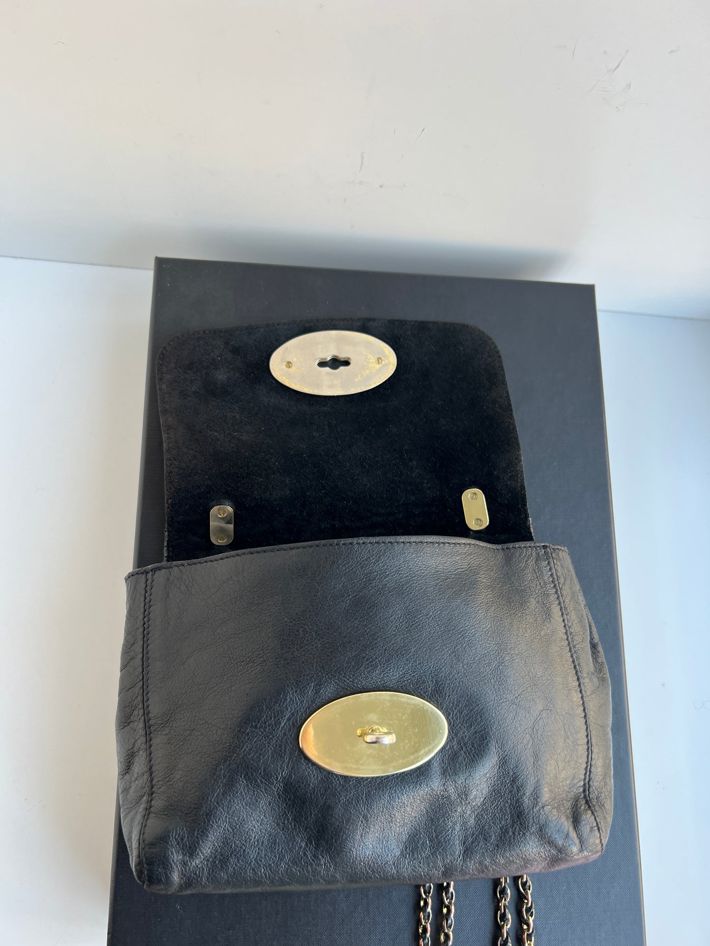 Mulberry Lily Small Black med guldfarvet hardware