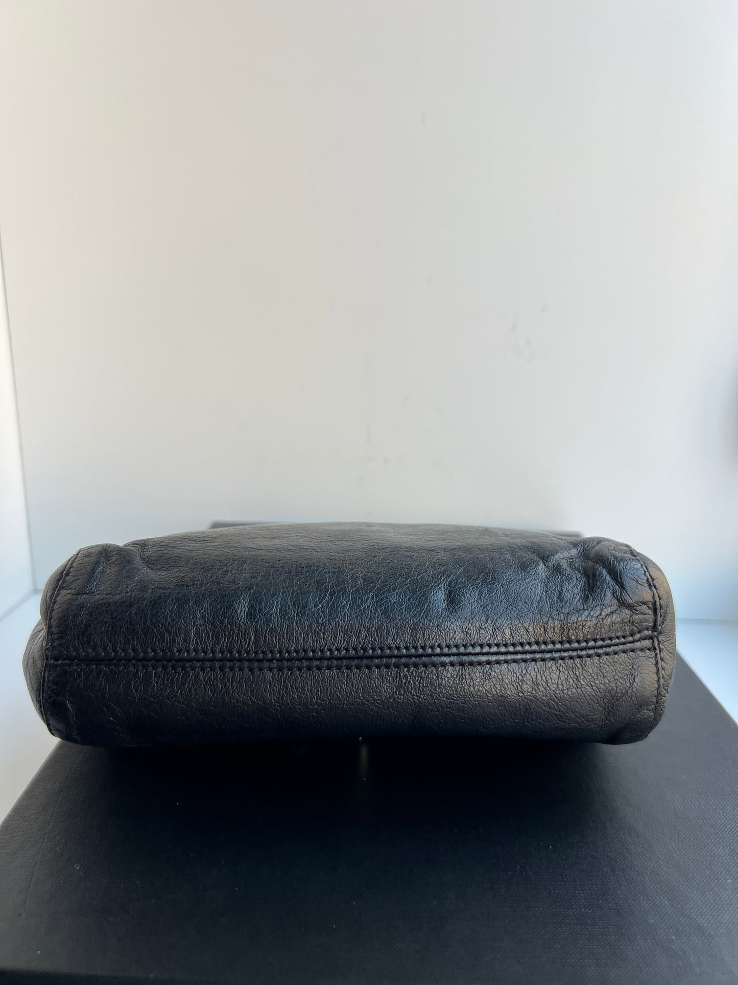 Mulberry Lily Small Black med guldfarvet hardware